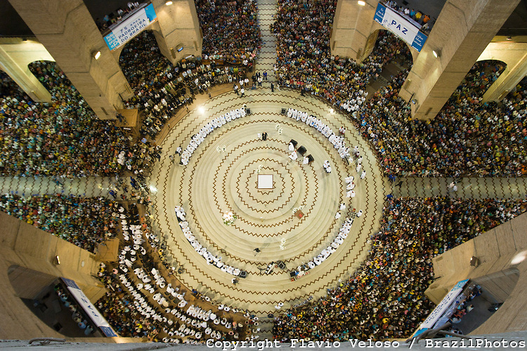 Interior de la Basilica de Aparecida, en Brasil