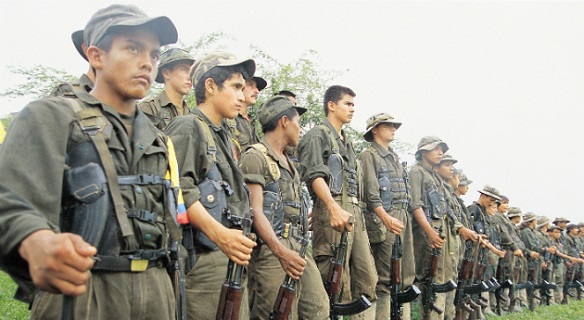 AUMENTA EL NÚMERO DE LOS QUE ABANDONAN LAS ARMAS. Son los guerrilleros colombianos que quieren anticipar los futuros acuerdos de paz.