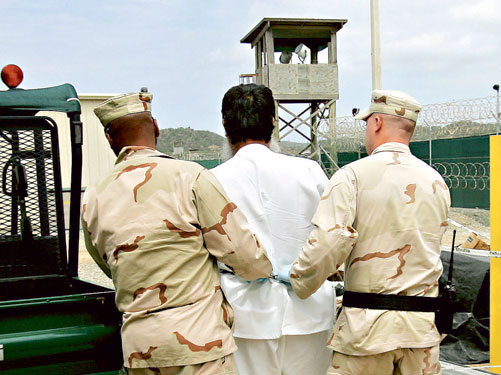 DE GUANTÁNAMO HACIA AMÉRICA LATINA. Un viaje sólo de ida para un cierto número de reclusos. Primer destino, Uruguay