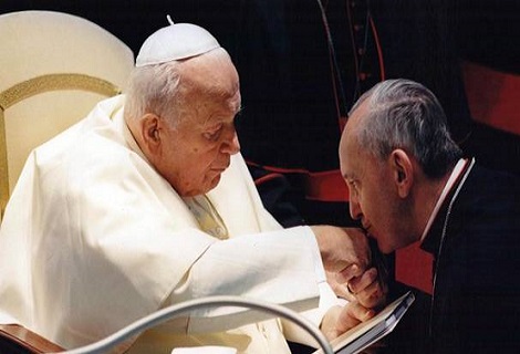 “UNA NOCHE FUI A REZAR EL SANTO ROSARIO QUE DIRIGÍA EL SANTO PADRE…”. El recuerdo que escribió el arzobispo de Buenos Aires después de la muerte de Juan Pablo II