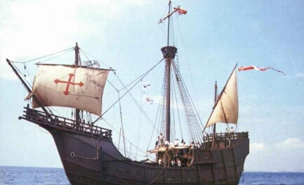 La Santa María con las velas al viento, en una imagen que se consiera fiel reproducción