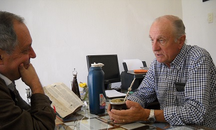 Ignacio Reggi en su oficina de Curuzú Cuatiá, provincia de Corrientes, Argentina / foto de Manuel Medina Ruíz