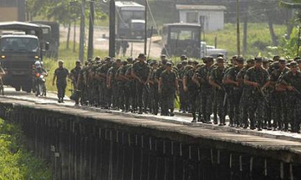 BRASIL BILINDA EL MUNDIAL. A un mes de que suene el primer silbato, una vasta operación militar para controlar las fronteras