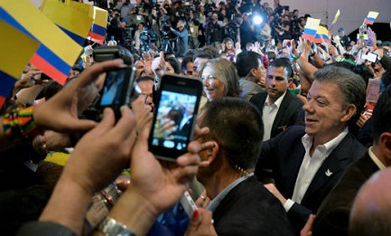 COLOMBIA. PODRÍA SER EL AÑO DE LA PAZ. Se acelera la negociación gobierno-guerrilla después de la victoria de Santos. Un mandato para alcanzar una paz justa