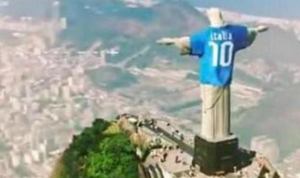 CRISTO VESTIDO DE AZUL. La arquidiócesis de Río de Janeiro amenaza con iniciar una querella contra la RAI italiana