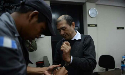 LOS GUERRILLEROS TAMBIÉN CUMPLEN CADENA PERPETUA. Primer caso en Guatemala. Fue condenado un miembro de un grupo armado, acusado de matar 22 indígenas