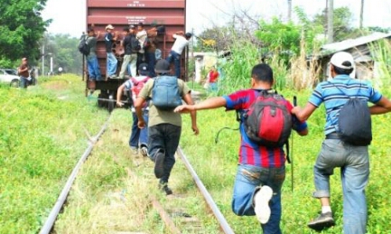 EL FOCO EN LOS MIGRANTES. Comienza la visita del cardenal Parolin a México. Emigración y desarrollo en el centro de las conversaciones con los gobiernos de la región EL FOCO EN LOS MIGRANTES. Comienza la visita del cardenal Parolin a México. Emigración y desarrollo en el centro de las conversaciones con los gobiernos de la región