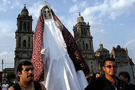 EXORCISTAS A ESTUDIAR. México está a la vanguardia de la lucha contra lo oculto. Pero san La Muerte cosecha prosélitos