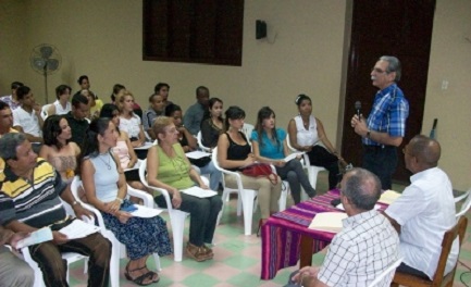 CUBA. UN LADRILLO PARA EL CAMBIO. Un doctorado promovido por la Iglesia para futuros empresarios concede título a 27 jóvenes de la región
