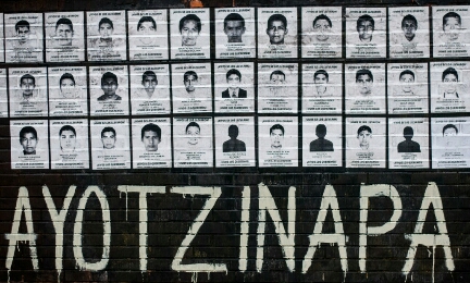 43 VIVOS, AHORA. Llegan los primeros resultados de ADN, pero no corresponden a los estudiantes desaparecidos. Mientras en México crece la protesta