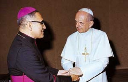 Aquella foto sobre la mesita de noche... Romero con Pablo VI en el Vaticano. Foto: Roberto Valencia.