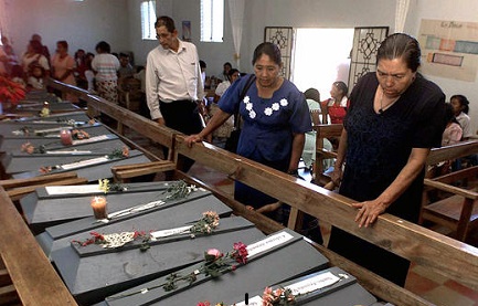 NEGACIONISTA ARREPENTIDO. Ex embajador de El Salvador en los Estados Unidos pide perdón por haber negado una masacre de civiles