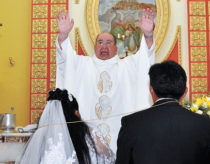 BOLIVIA. DESAPARECE EL MATRIMONIO RELIGIOSO DEL NUEVO CÓDIGO DE FAMILIA. Después del casamiento civil, se podrá celebrar la unión según los usos y costumbres de los novios