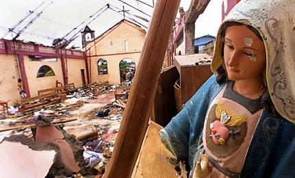 La iglesia de Bajayá donde se produjo la matanza en 2002