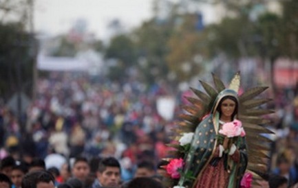 “VIVOS SE LOS LLEVARON, VIVOS LOS QUEREMOS”. El día de la Virgen de Guadalupe millones de mexicanos oraron por los estudiantes desaparecidos