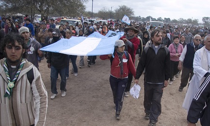 DONDE LOS EVANGÉLICOS CEDEN TERRENO. En las villas argentinas de la periferia de Buenos Aires, tierra de conquista de los pentecostales, hay gente que vuelve al catolicismo DONDE LOS EVANGÉLICOS CEDEN TERRENO. En las villas argentinas de la periferia de Buenos Aires, tierra de conquista de los pentecostales, hay gente que vuelve al catolicismo