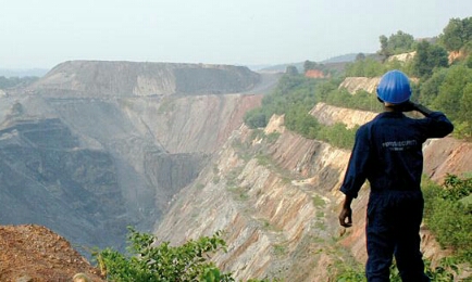 NO TODO LO QUE BRILLA ES ORO. Aumenta la extracción del precioso metal en América Latina, entre problemas ambientales y beneficios para la economía