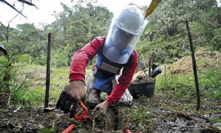 LOS CAZADORES DE MINAS DE COLOMBIA. Viaje entre los hombres que desactivan los dispositivos antipersonales diseminados en el terreno por la guerrilla