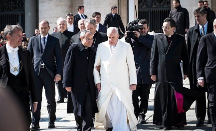 Tomados del brazo. El Papa y Carrón