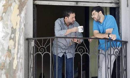 Asomados a la ventana. Foto AP
