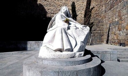 40 DOCTORADOS HONORIS CAUSA PARA SANTA TERESA. Tal es el número de distinciones que recibirá la santa de Ávila en ocasión del V centenario de su nacimiento