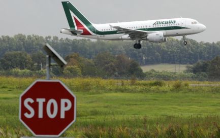 ALITALIA CONGELA LOS VUELOS A VENEZUELA. La compañía de bandera acumuló un ingente crédito que el país sudamericano no puede pagar