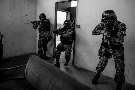 EL SALVADOR. NUEVA GUERRA EN EL HORIZONTE. El Ejército contra las pandillas. La Iglesia reclama más trabajo y educación