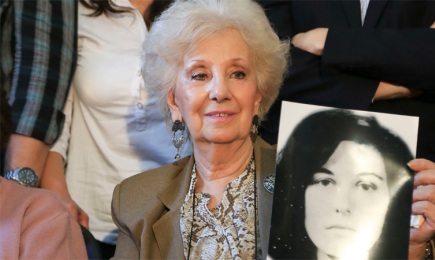 “BIENVENIDA LA NIETA 117”. Y por muchos nietos más, agregó la Presidente de las Abuelas de Plaza de Mayo al dar la noticia de la nueva identificación