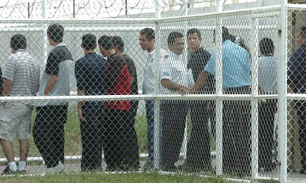 ESTADOS UNIDOS EXPORTA CRIMINALIDAD. La acusación proviene del gobierno de El Salvador, que atribuye a las deportaciones estadounidenses el incremento de la violencia en el país