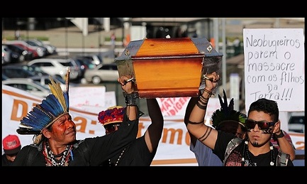 La manifestación por la muerte de Simao Vilhalva frente al palacio presidencial de Brasilia, en Brasil. (AP Photo-Eraldo Peres)