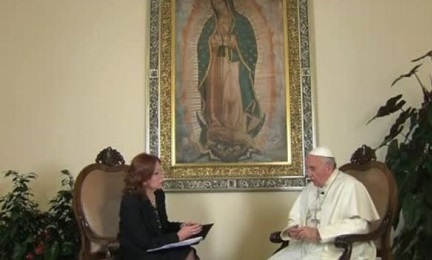 Valentina Alazraki durante la entrevista al Papa