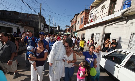 “Pepe” di Paola por las calles de la villa de emergencia