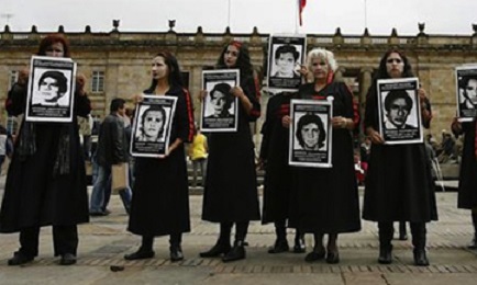 COLOMBIA, DESAPARECIDOS 2. Gobierno y Farc, con la ayuda de la Cruz Roja, buscarán los restos de 25.000 personas desaparecidas