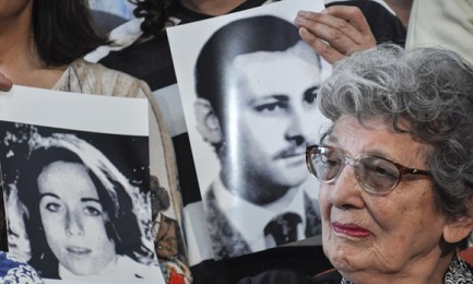 SI 118 LES PARECEN POCOS… Las Abuelas de Plaza de Mayo, en Argentina, anunciaron a recuperación de otro nieto: se llama Martín, tiene 38 años y vive en el exterior desde los 15