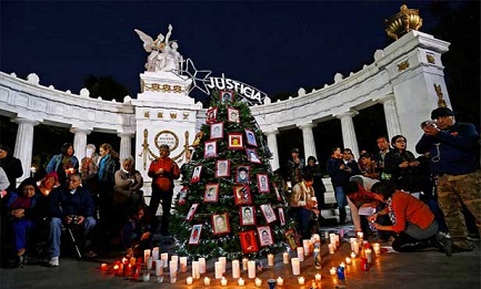 ÁRBOL DE NAVIDAD CON DESAPARECIDOS. Lo hicieron las madres mexicanas que no saben nada de su hijos. “No damos fuerza entre nosotras para no perder  la esperanza”