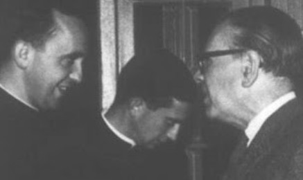 HISTORIA DE UNA FOTO Y DE LO QUE HUBO DETRÁS. Cuando Jorge Mario Bergoglio invitó a Jorge Luis Borges para que hablara con sus alumnos y lo ayudó a afeitarse