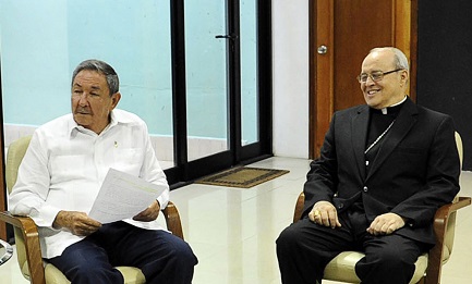 El cardenal Jaime Ortega con el presidente Raúl Castro