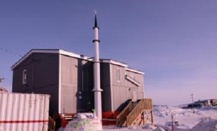 MEZQUITAS EN EL POLO NORTE, CAPILLAS EN EL POLO SUR. Se acaba de inaugurar una mezquita islámica en la región helada de Nunavut, en Canadá