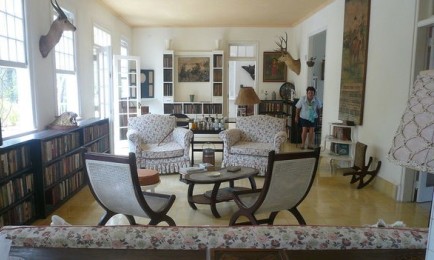 Interior de la casa La Vigía, en Cuba, donde Hemingway vivió hasta su muerte