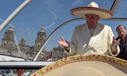 MALOS CONSEJEROS PARA EL PAPA FRANCISCO. El Semanario “Desde la Fe” no está de acuerdo con las críticas dirigidas a los obispos. “Un episcopado a la altura” titula la revista de Ciudad de México