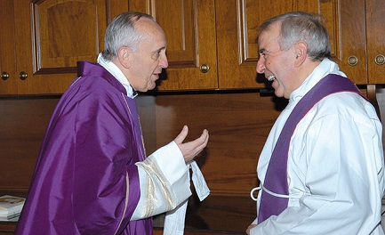 El cardenal Bergoglio con el padre Giacomo Tantardini en una foto del  2009