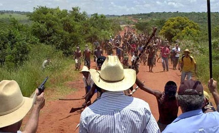 LAS OLIMPÍADAS DE LOS GUARANÍES. Que la llama de los juegos sirva para iluminar también la trágica situación de los indios guaraníes, asesinados y despojados de sus tierras