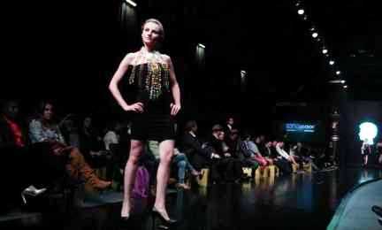 COLOMBIA. LA MODA Y EL CONFLICTO. Desfiles fashion con modelos creados por diseñadoras víctimas del decenal conflicto armado