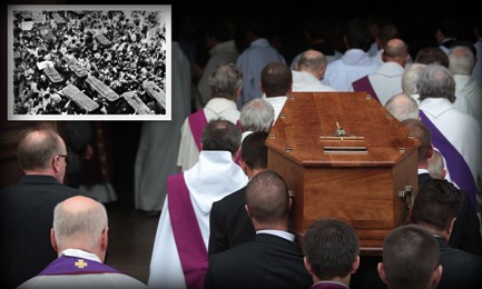 2 de agosto de 2016, el funeral del padre Jacques Hamel. En el recuadro, el de monseñor Romero, el 30 de marzo de 1980