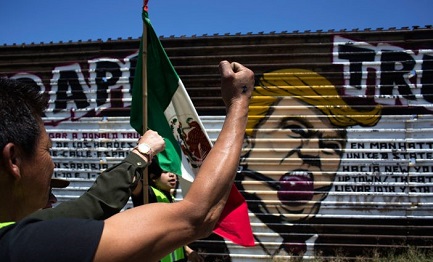 Protestas contra Trump a lo largo del muro fronterizo. Foto: Xinhua / Guillermo Arias