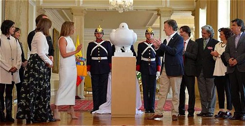 La Paloma de la Paz del artista colombiano Botero. Foto presidencia Manuel Santos