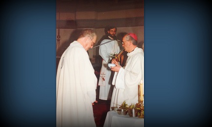 Una foto del año 2000: Bergoglio con el padre Luis Dri en el Santuario de Pompeya en Buenos Aires