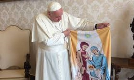 El Papa muestra la “balconera” con el Pesebre que se expondrá en Uruguay