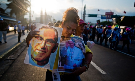Procesión en memoria de Romero en San Salvador