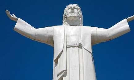 Casi idéntico al Cristo brasileño del Corcovado